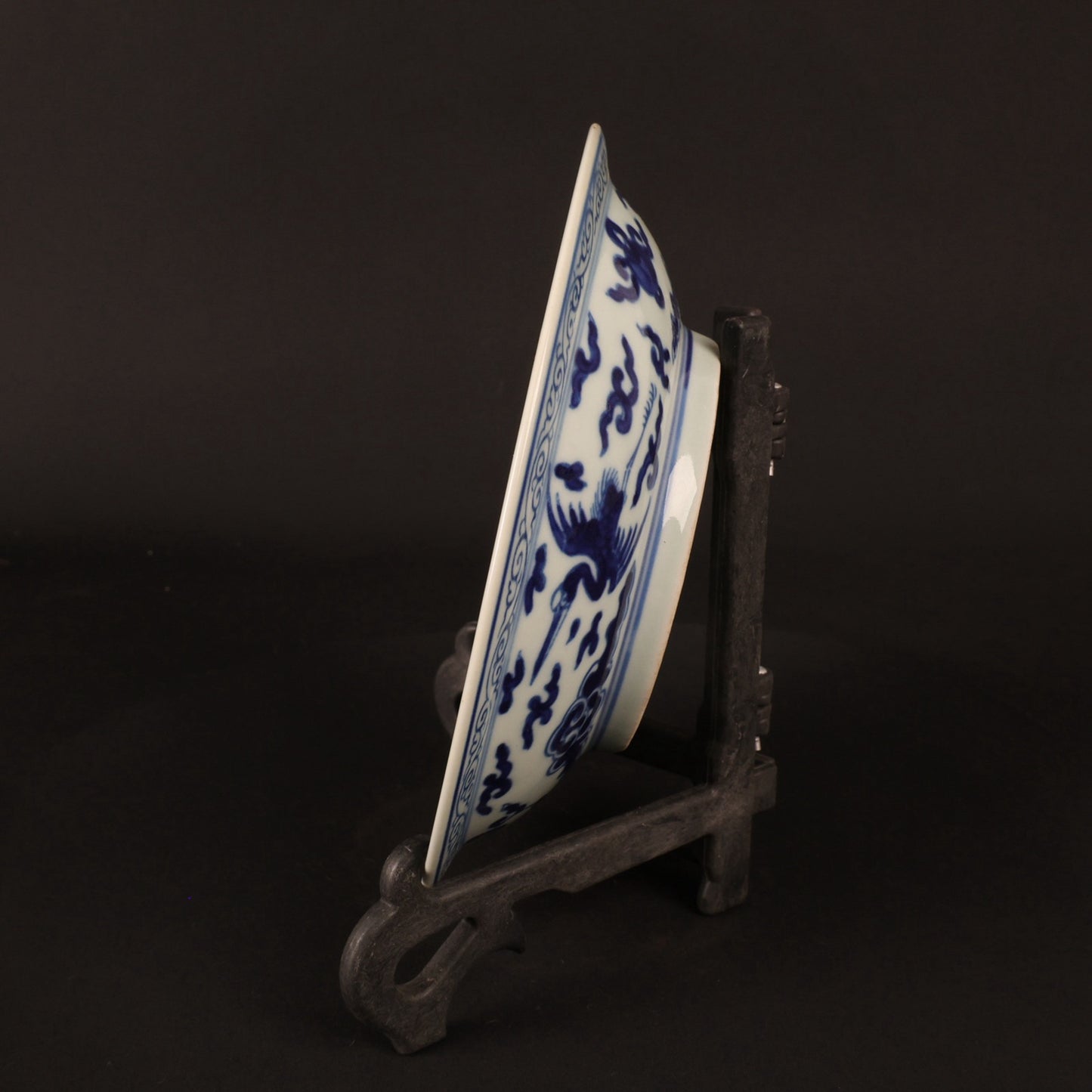 Blue and white crane pattern appreciation plate