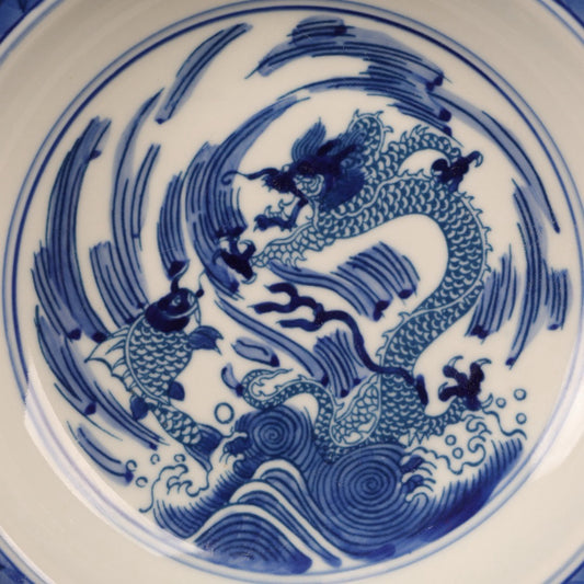 Blue and white fish leaping over the dragon gate pattern appreciation plate