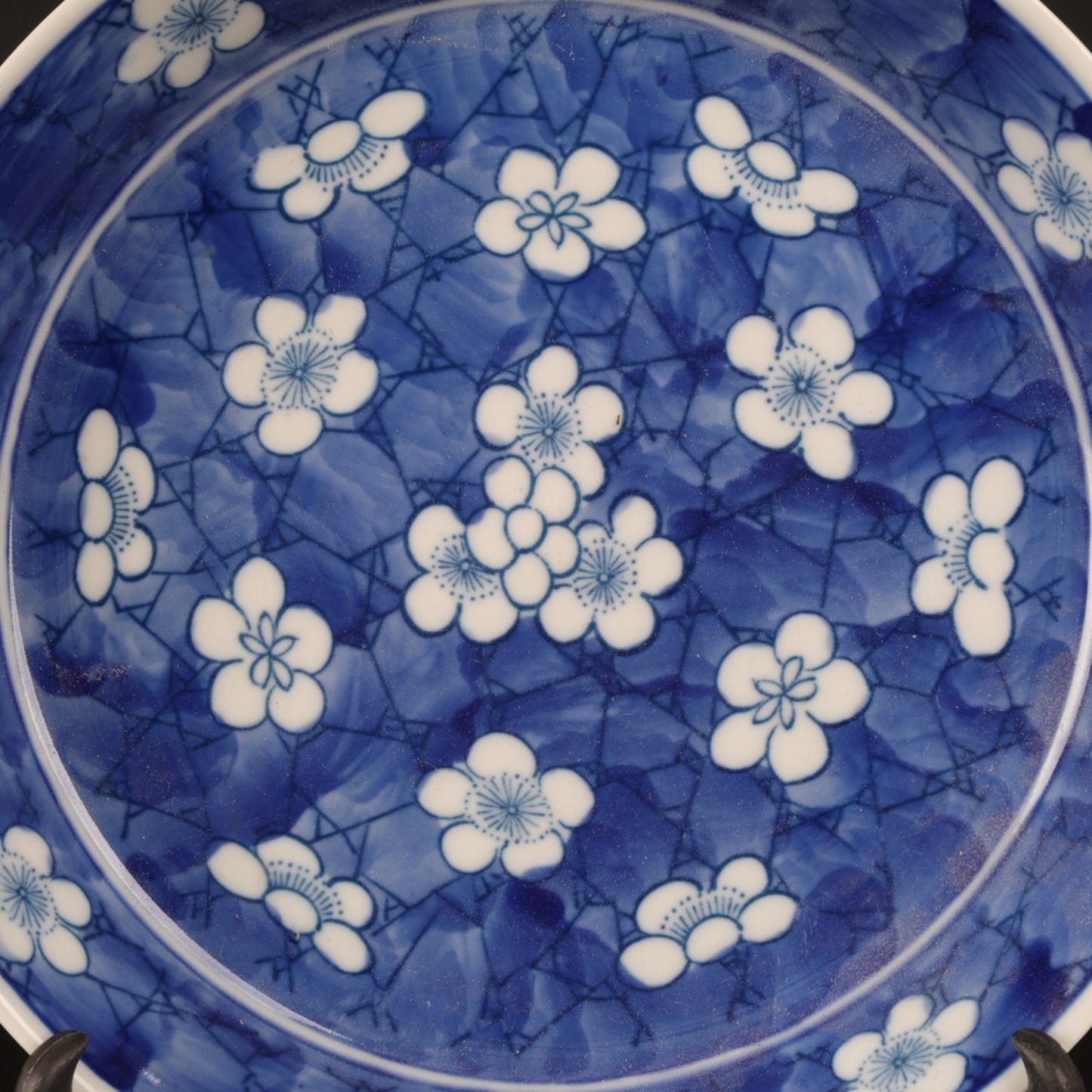 Blue and white ice plum blossom pattern appreciation plate