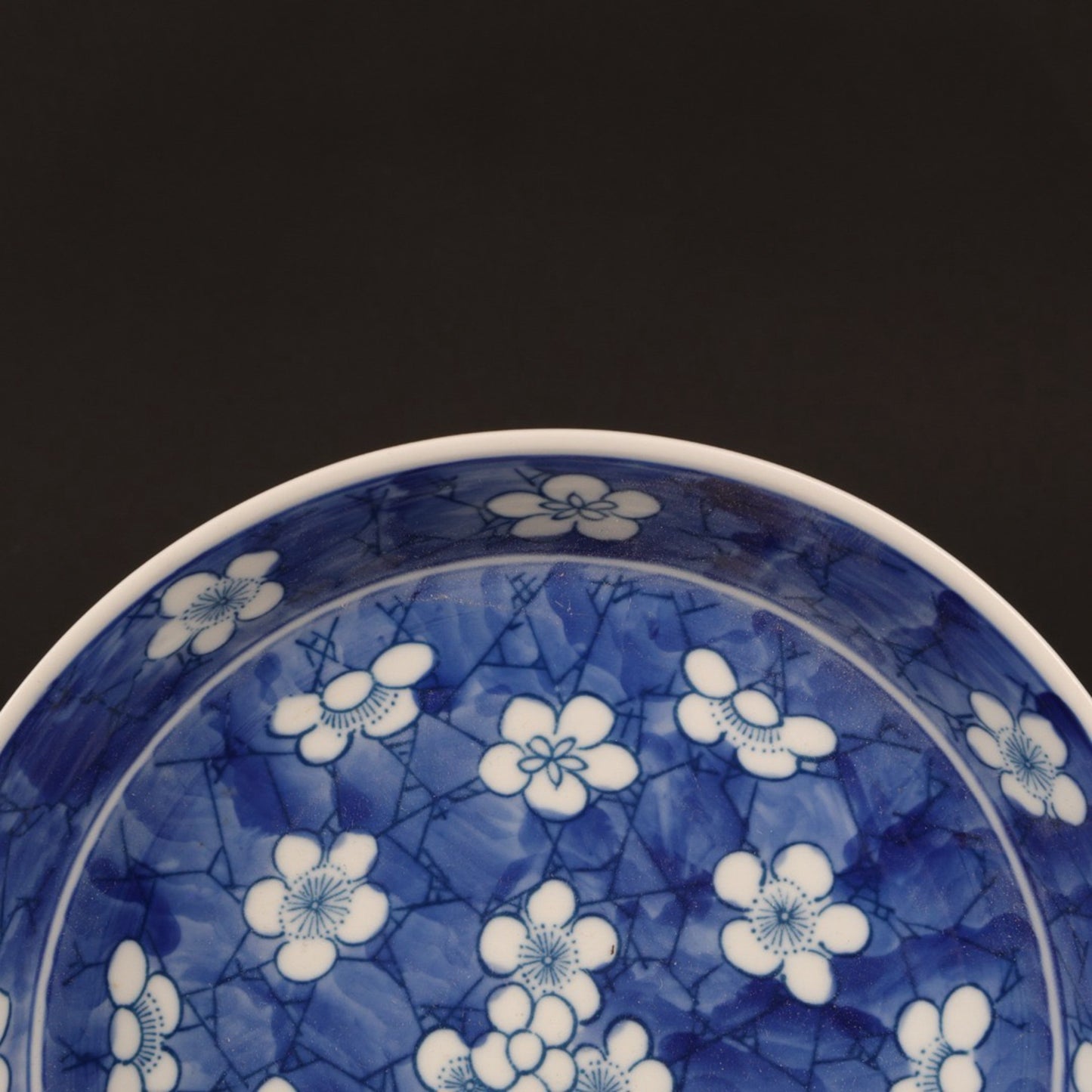 Blue and white ice plum blossom pattern appreciation plate