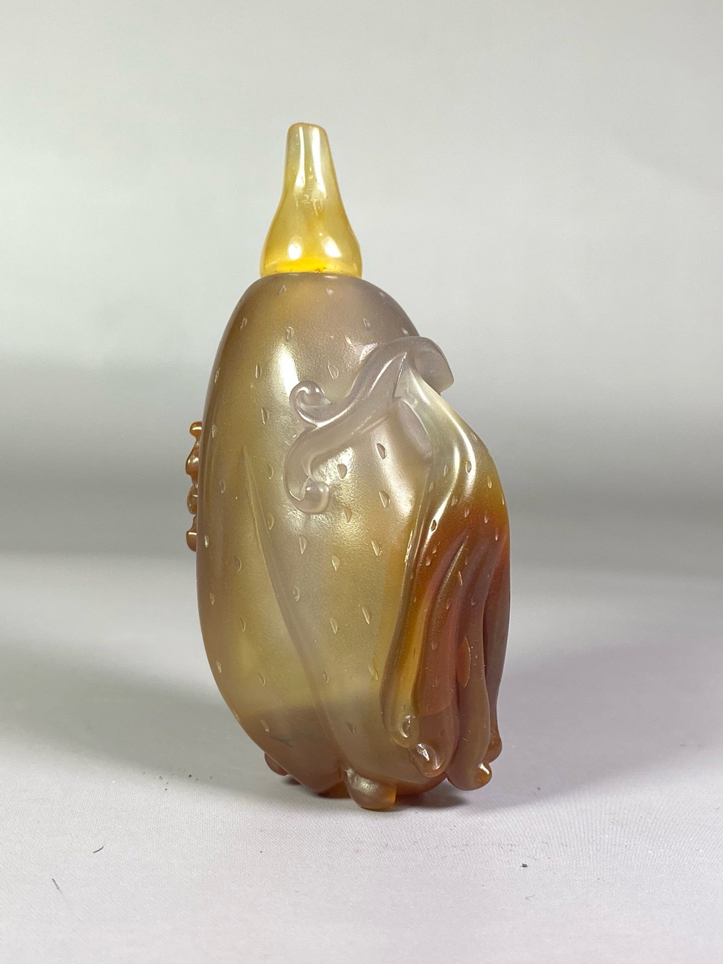 Chinese antique agate with exquisite colors and carved melon and fruit shaped snuff bottles