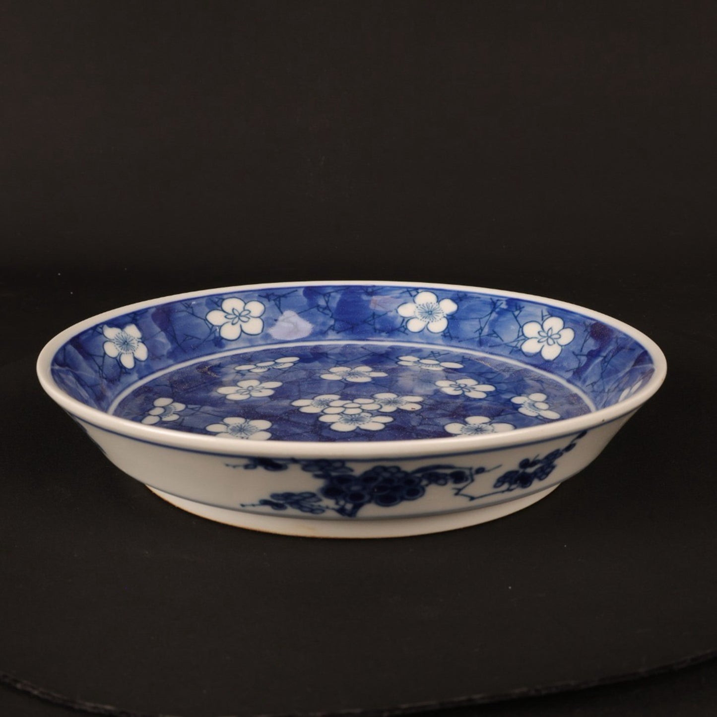 Blue and white ice plum blossom pattern appreciation plate