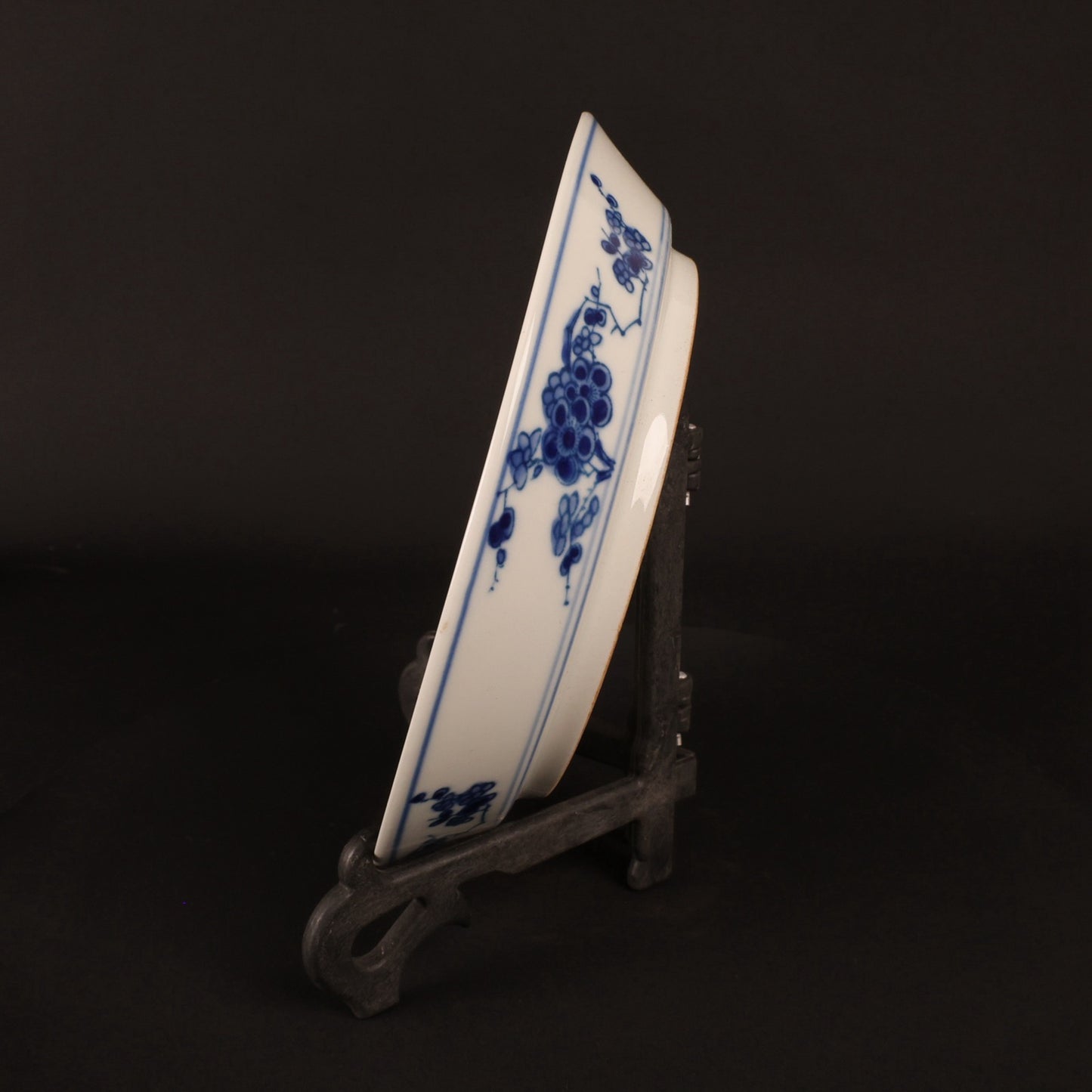 Blue and white ice plum blossom pattern appreciation plate