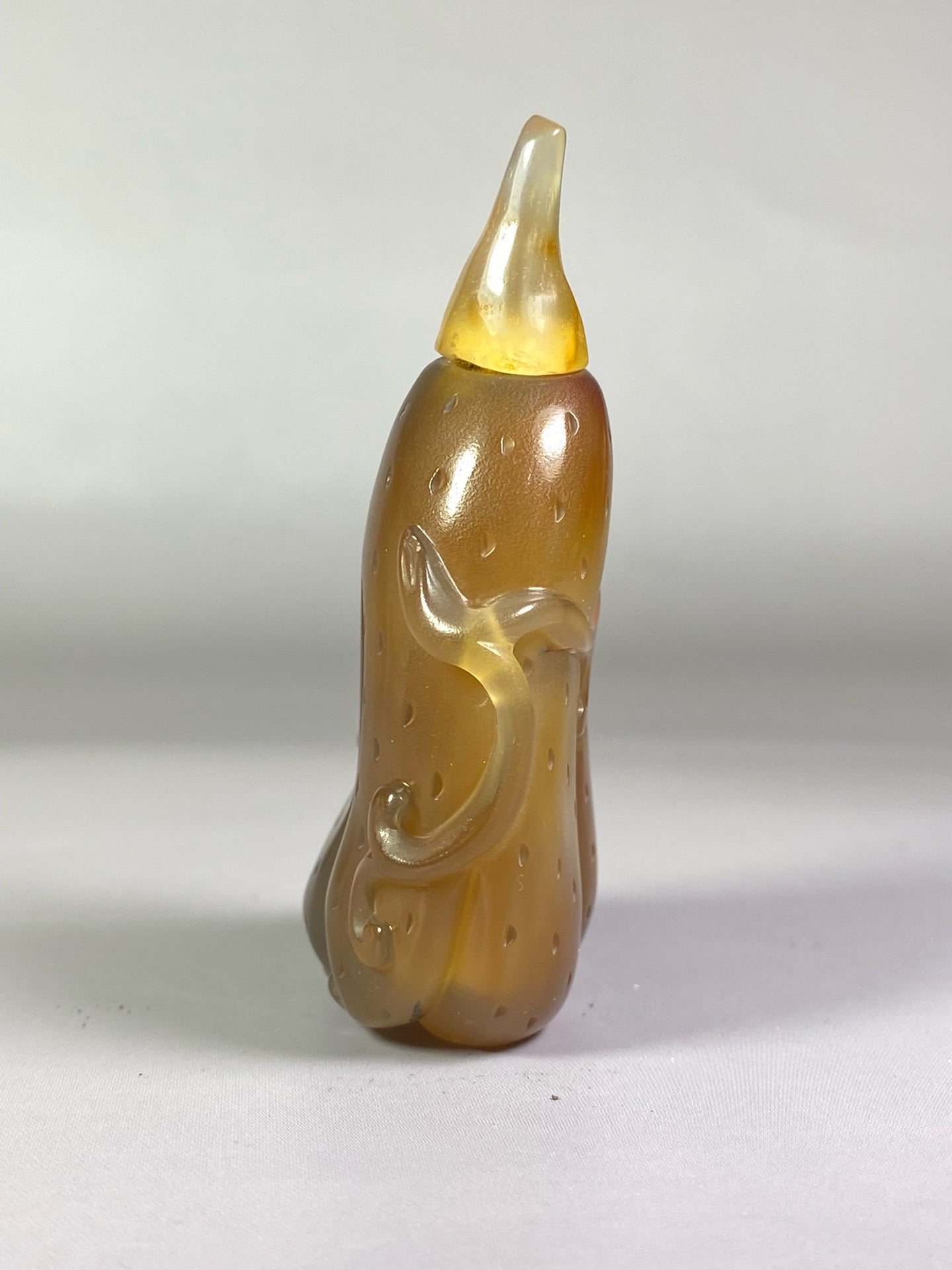 Chinese antique agate with exquisite colors and carved melon and fruit shaped snuff bottles