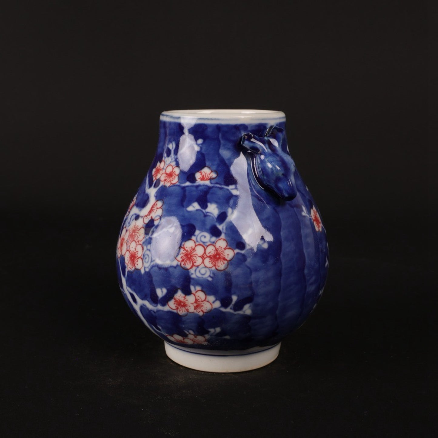 Blue and white glazed red ice plum patterned deer head statue