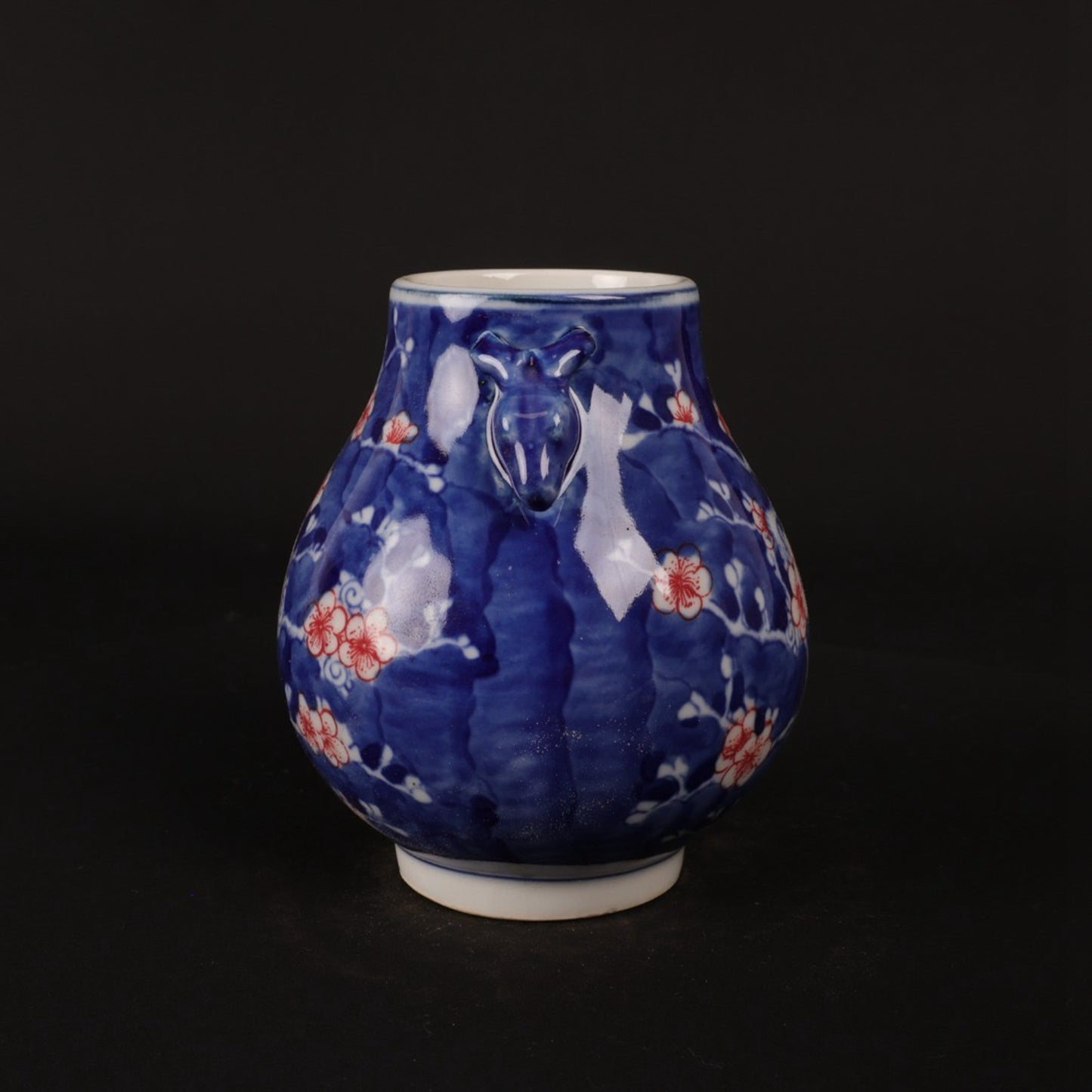 Blue and white glazed red ice plum patterned deer head statue