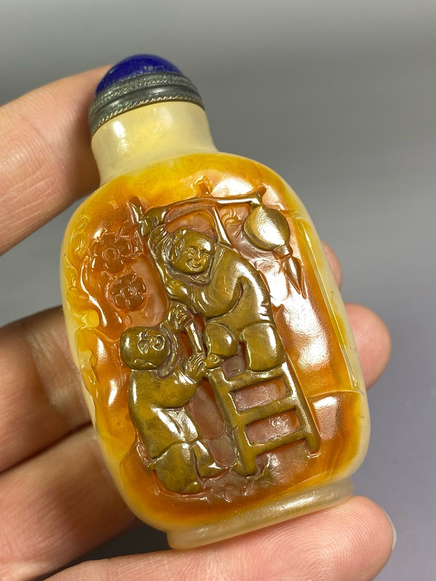 Chinese antique agate beautifully colored carved snuff bottle