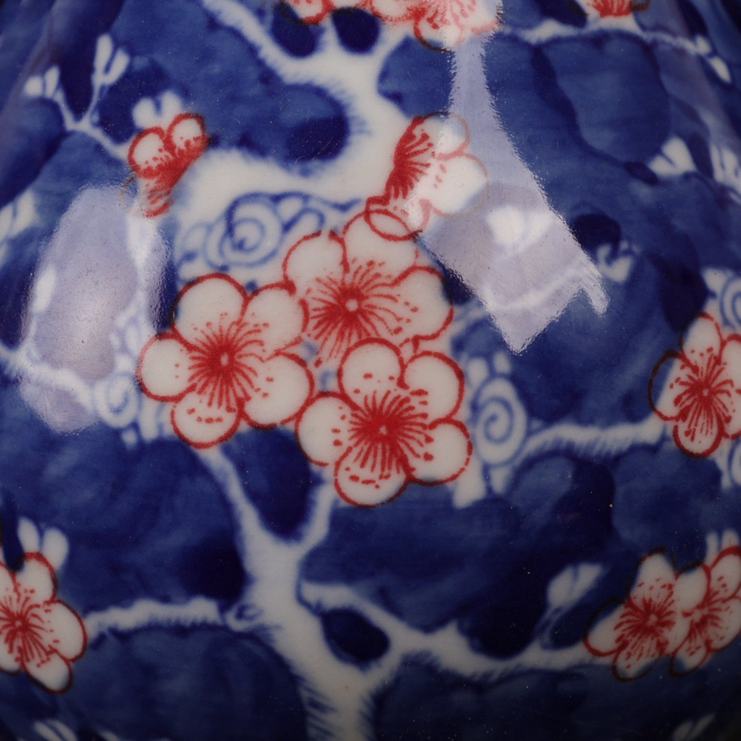 Blue and white glazed red ice plum patterned deer head statue