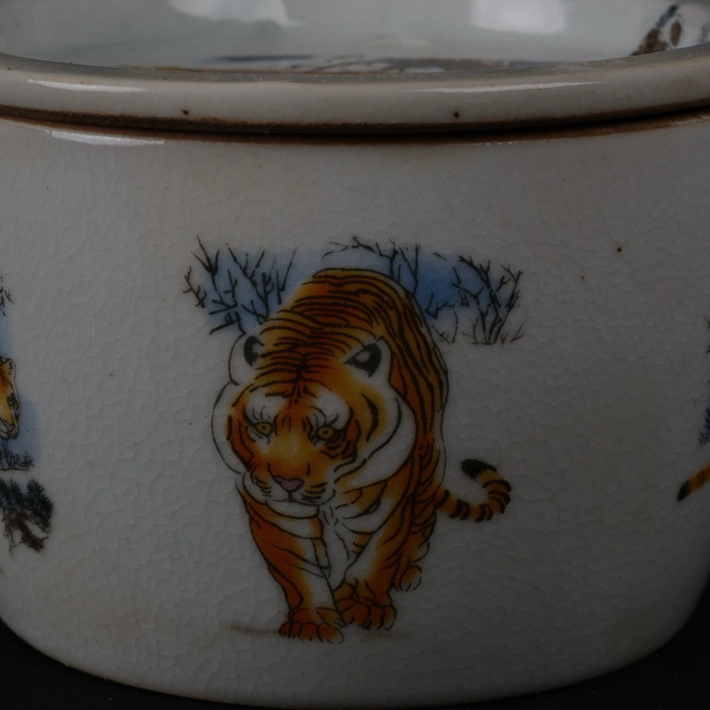 Pink Five Tigers Facing the Door Pattern Small Cricket Jar
