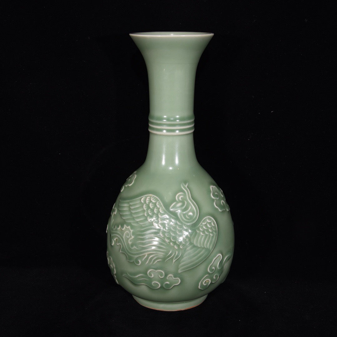 Longquan glazed relief phoenix patterned vase