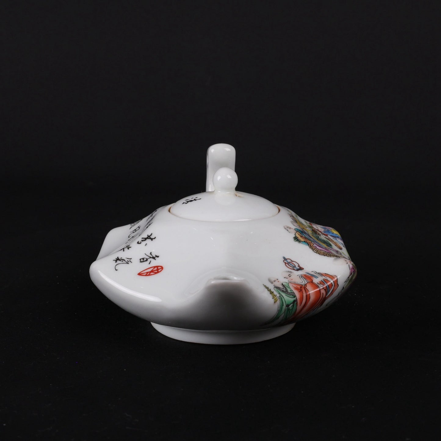 Powder enamel octagonal pot with arhat pattern