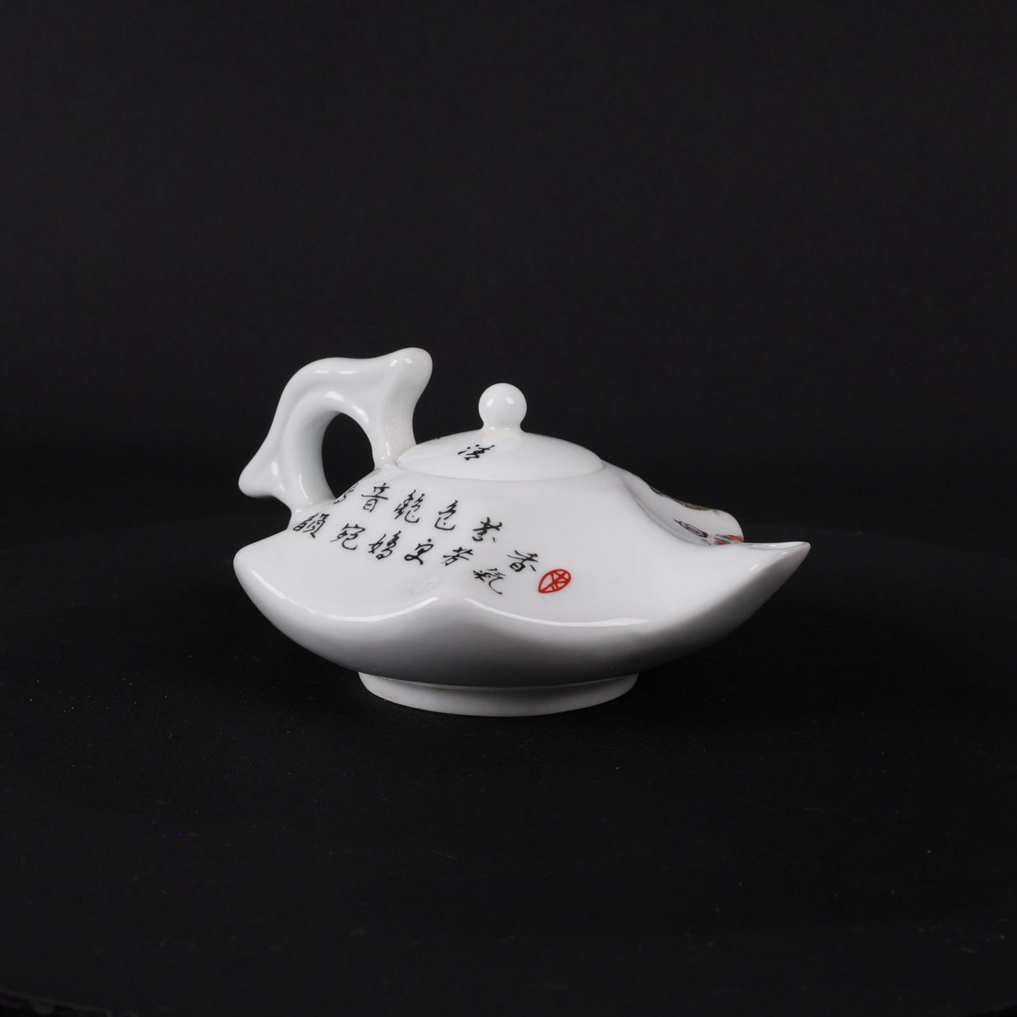 Powder enamel octagonal pot with arhat pattern