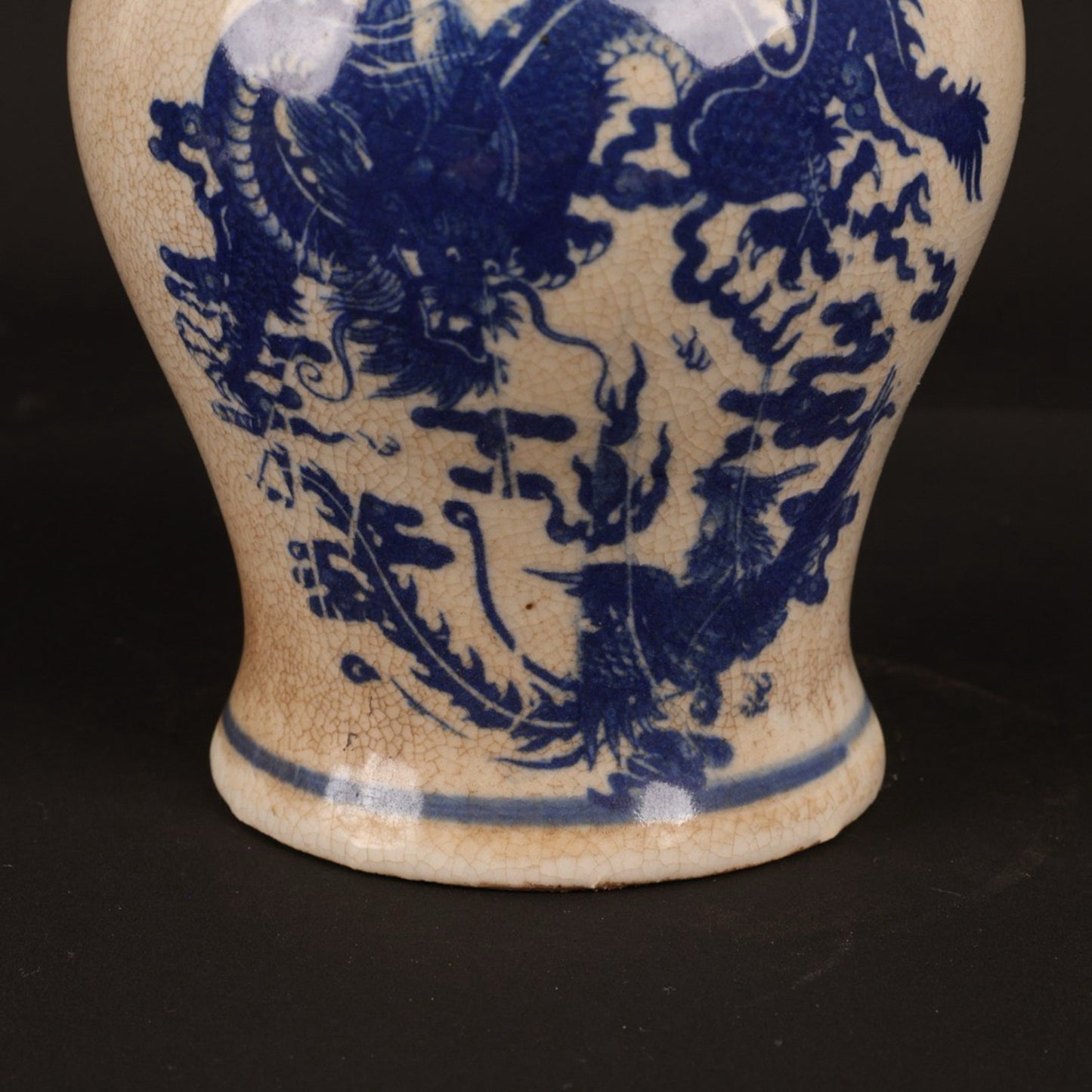 Blue and white split dragon patterned small general jar