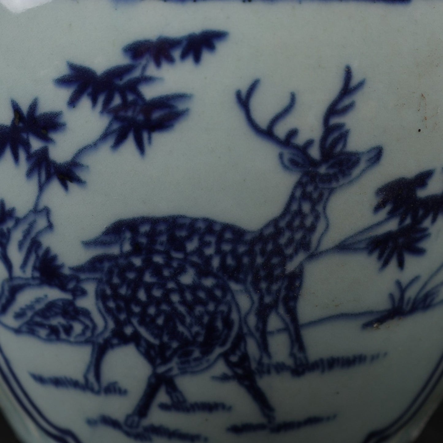 Blue and white double deer patterned small jar