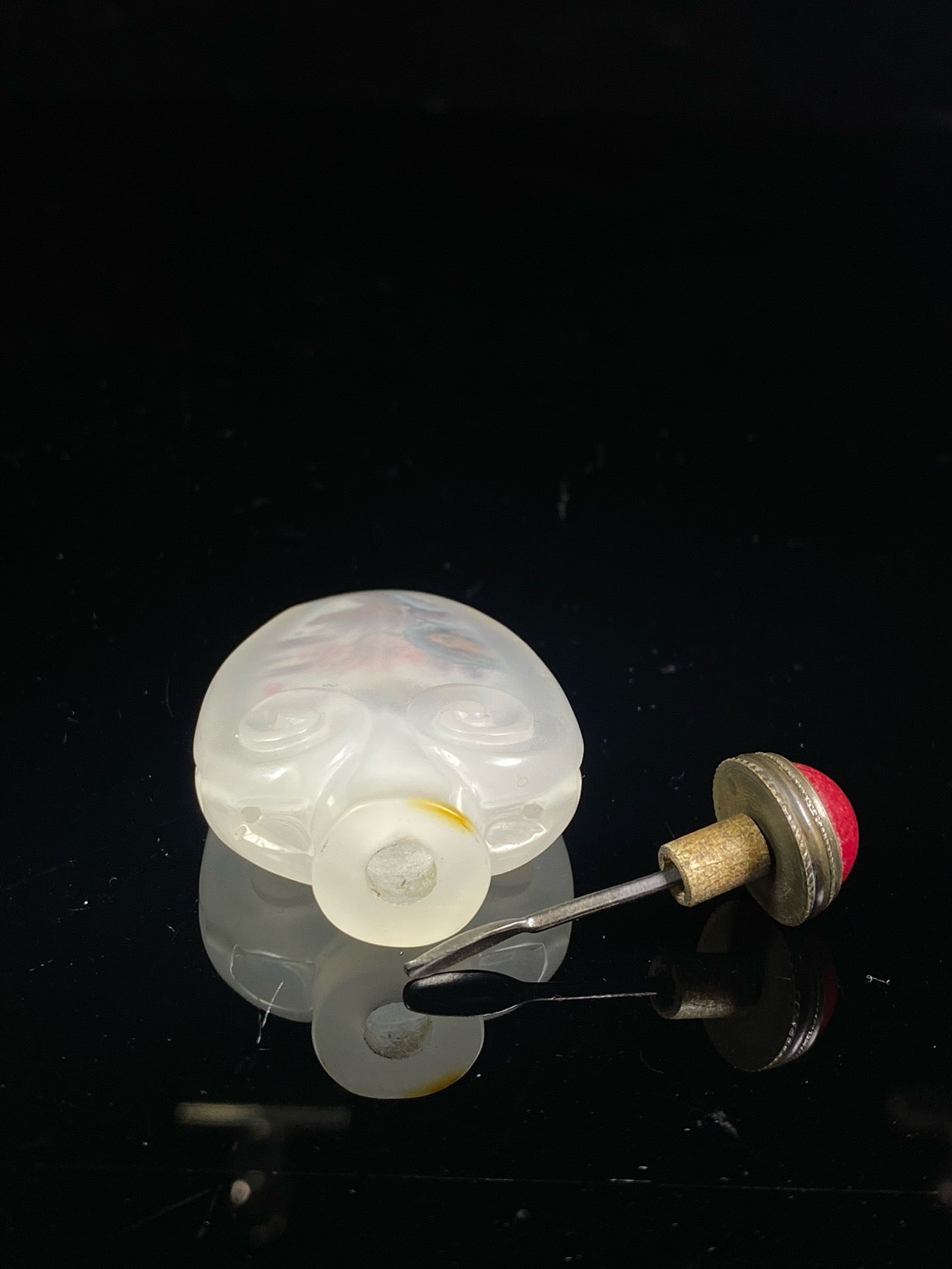 Chinese antique agate carved Ruyi inner painting snuff bottle