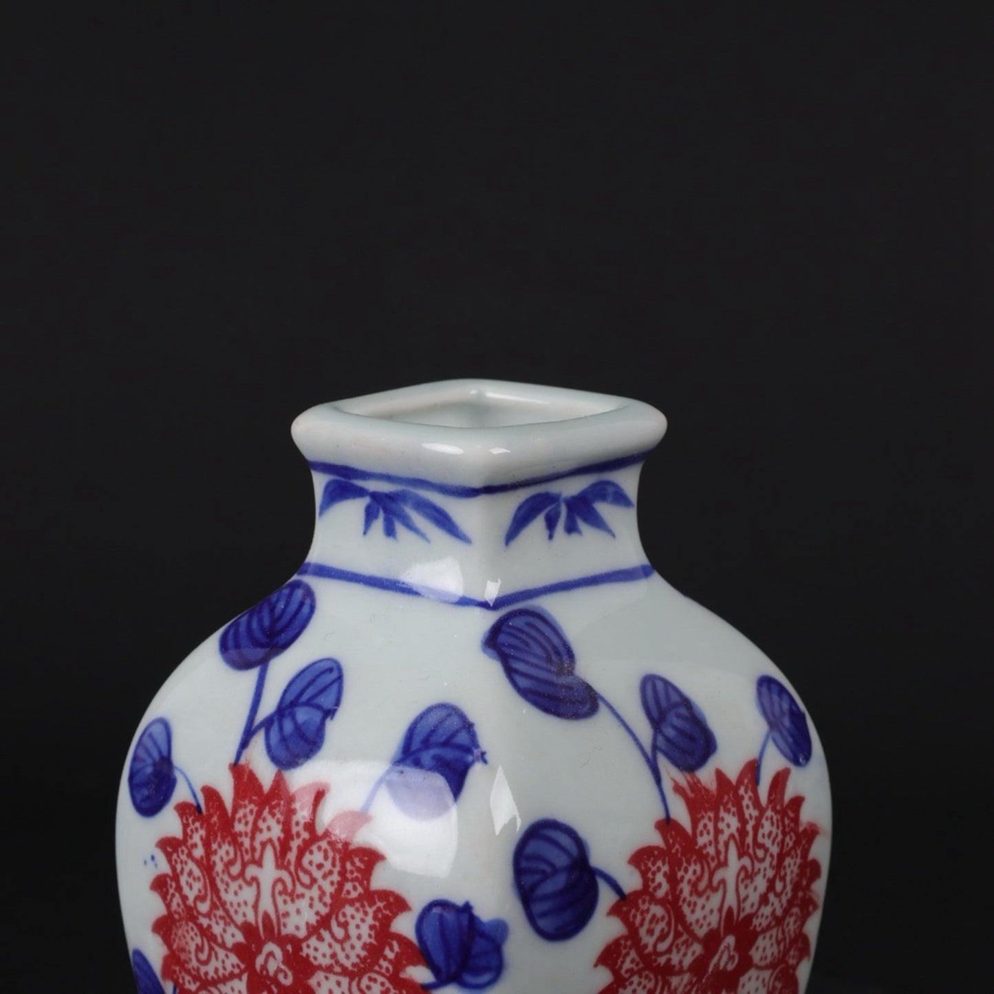 Blue and white glazed small vase with red floral patterns
