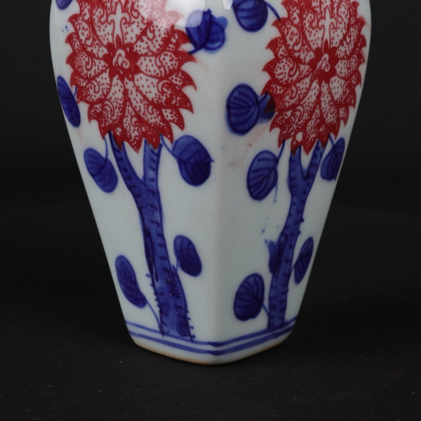 Blue and white glazed small vase with red floral patterns