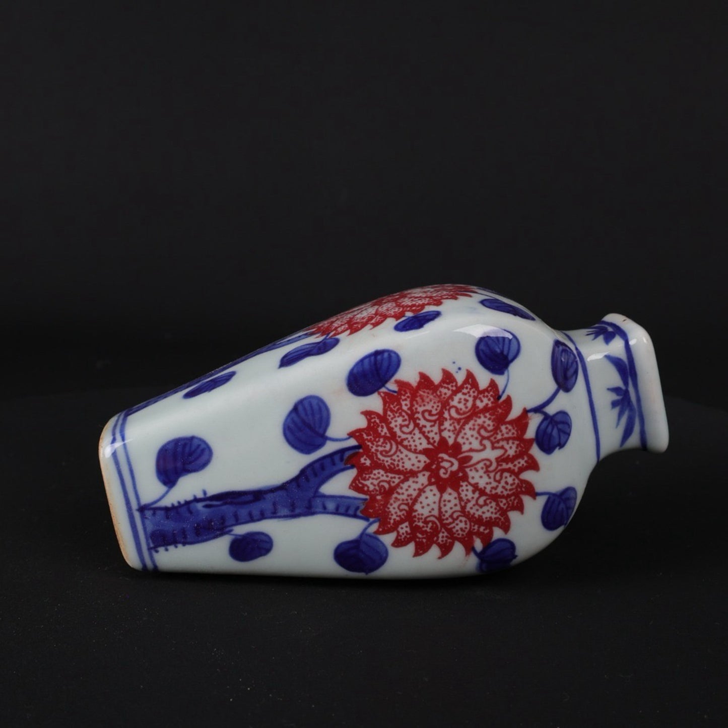 Blue and white glazed small vase with red floral patterns