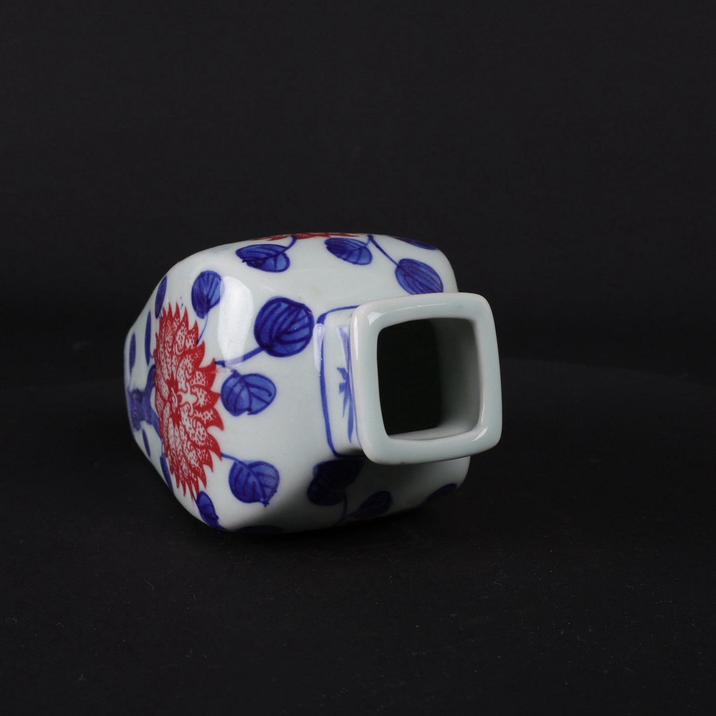 Blue and white glazed small vase with red floral patterns