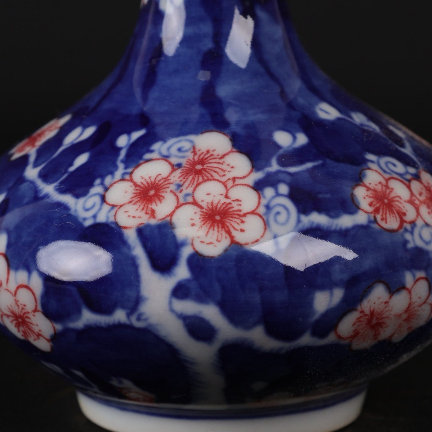 Blue and white glazed red ice plum patterned small flat belly bottle