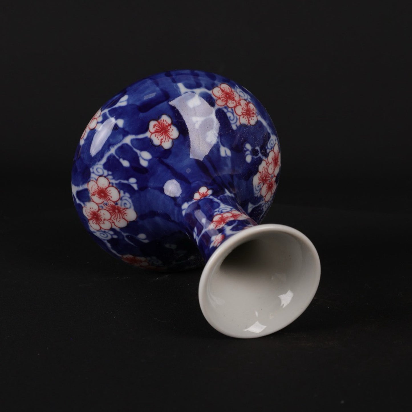 Blue and white glazed red ice plum patterned small flat belly bottle