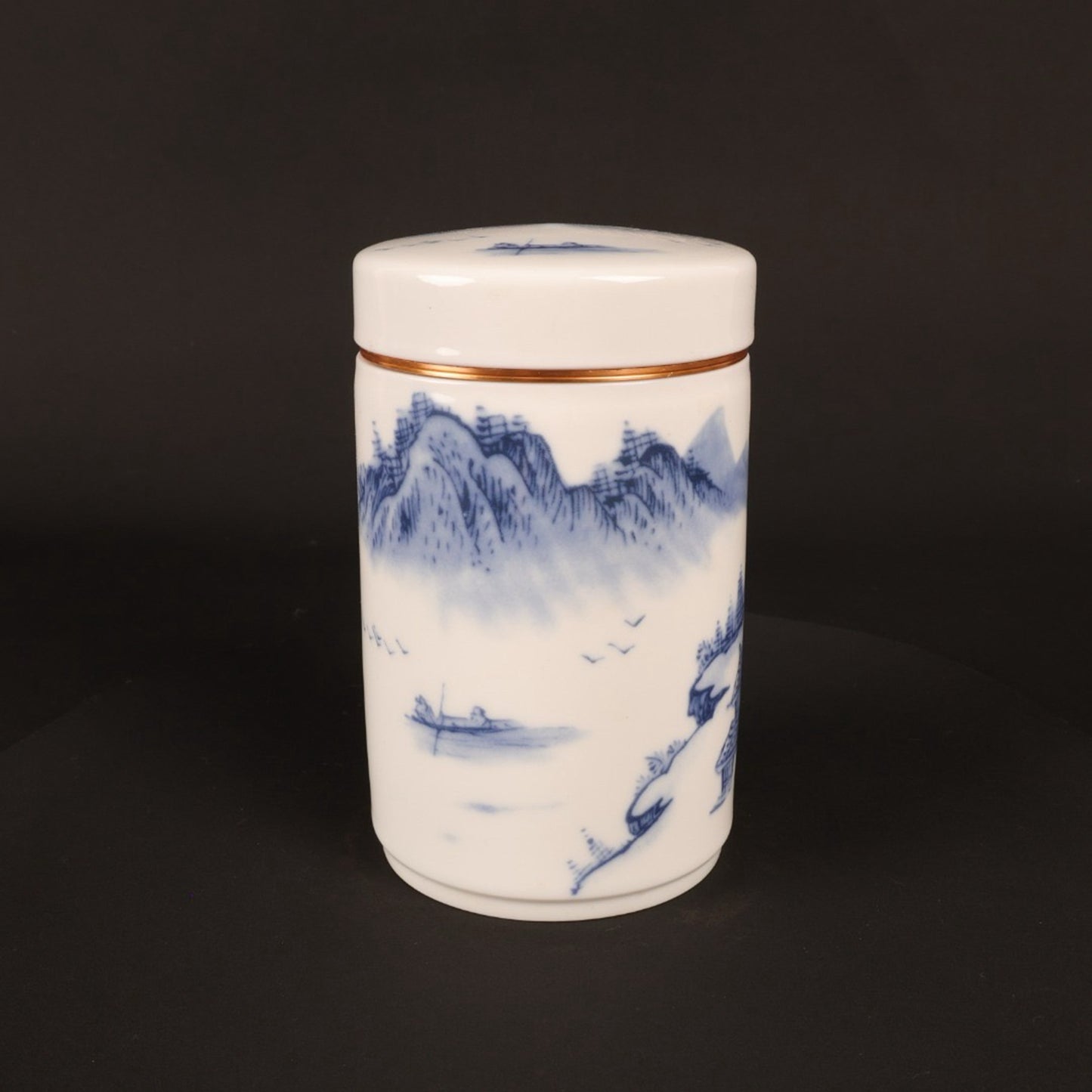 Blue and white Jiangnan water town patterned tea jar