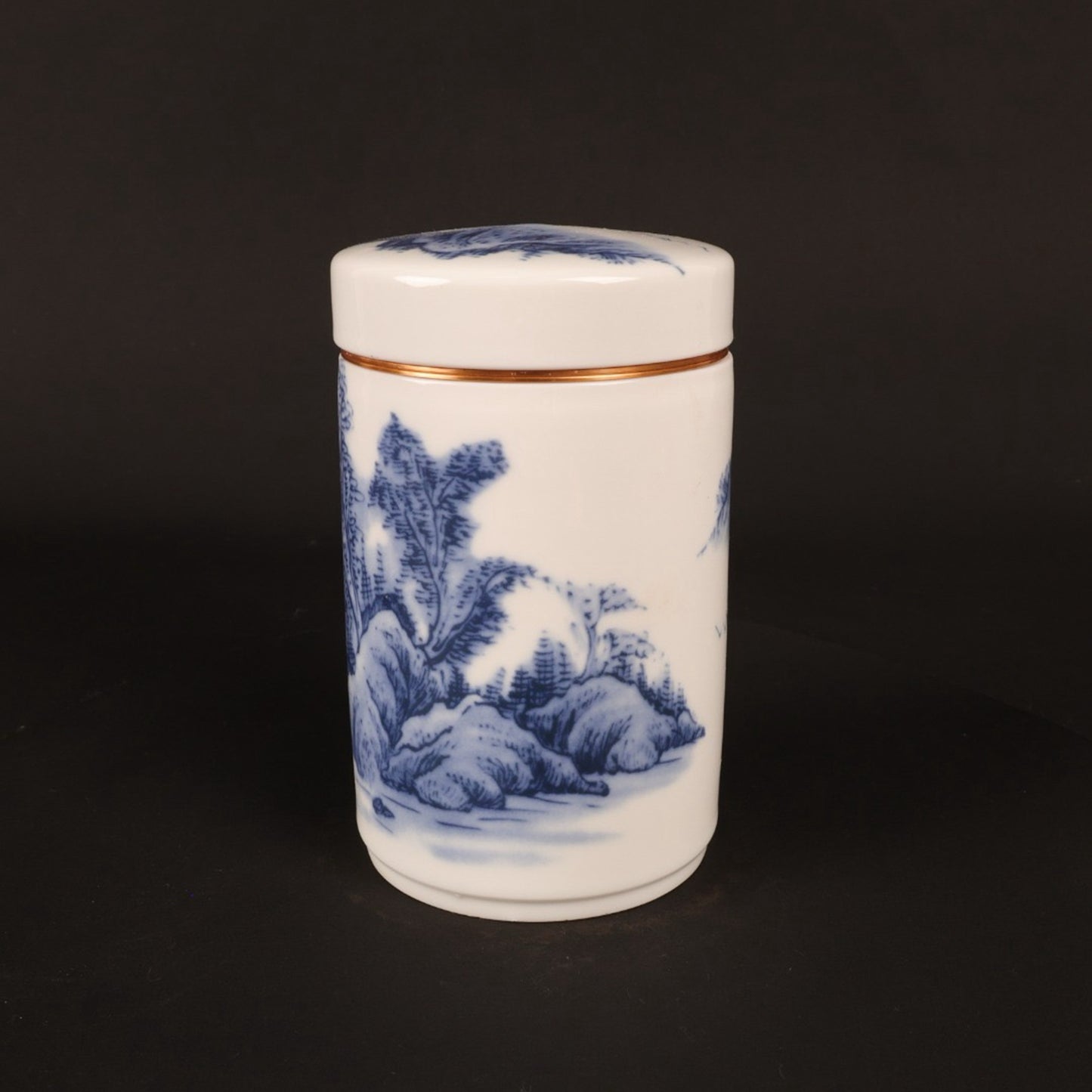 Blue and white Jiangnan water town patterned tea jar