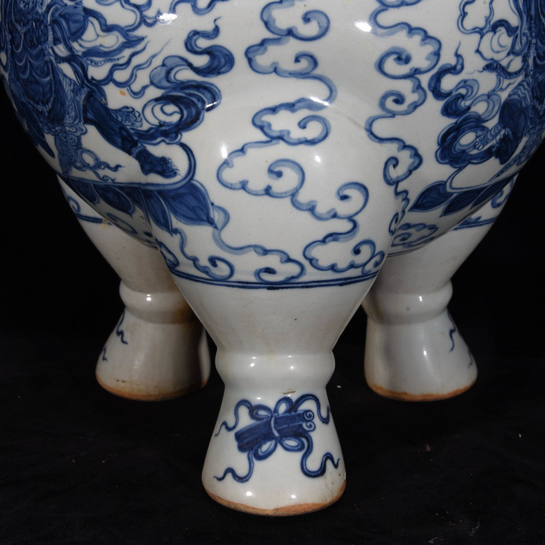 Blue and white strange pattern incense burner