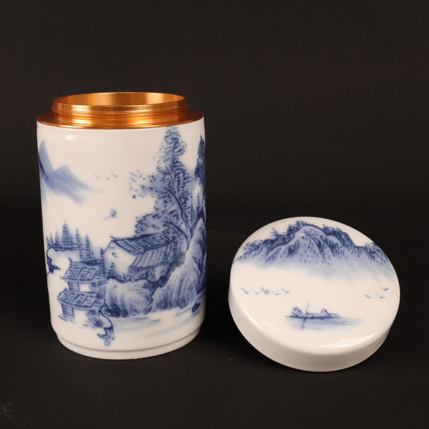Blue and white Jiangnan water town patterned tea jar