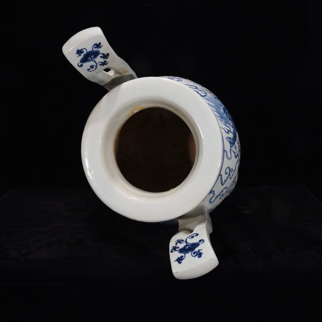 Blue and white strange pattern incense burner