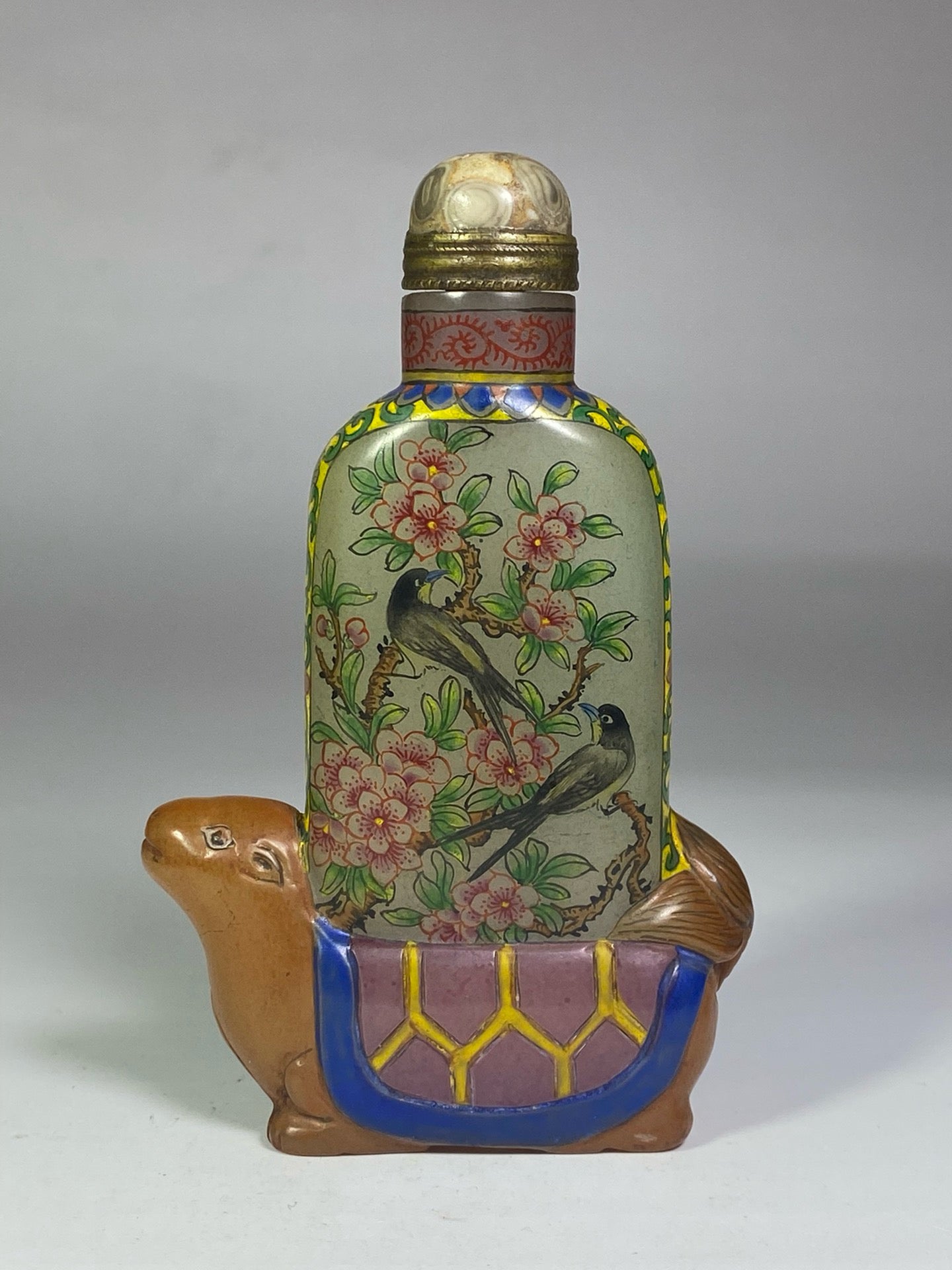 Chinese antique glass painted snuff bottle