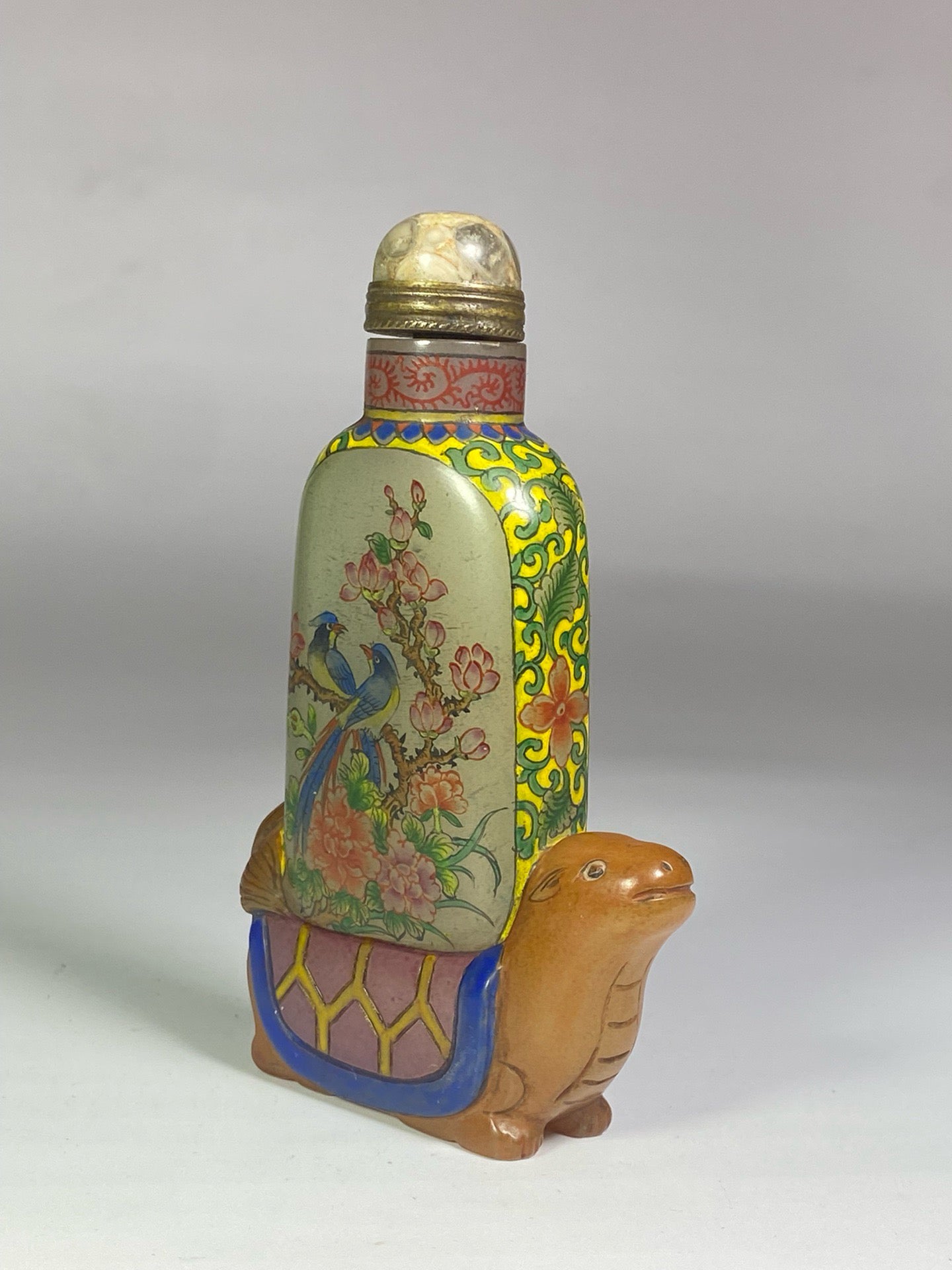 Chinese antique glass painted snuff bottle