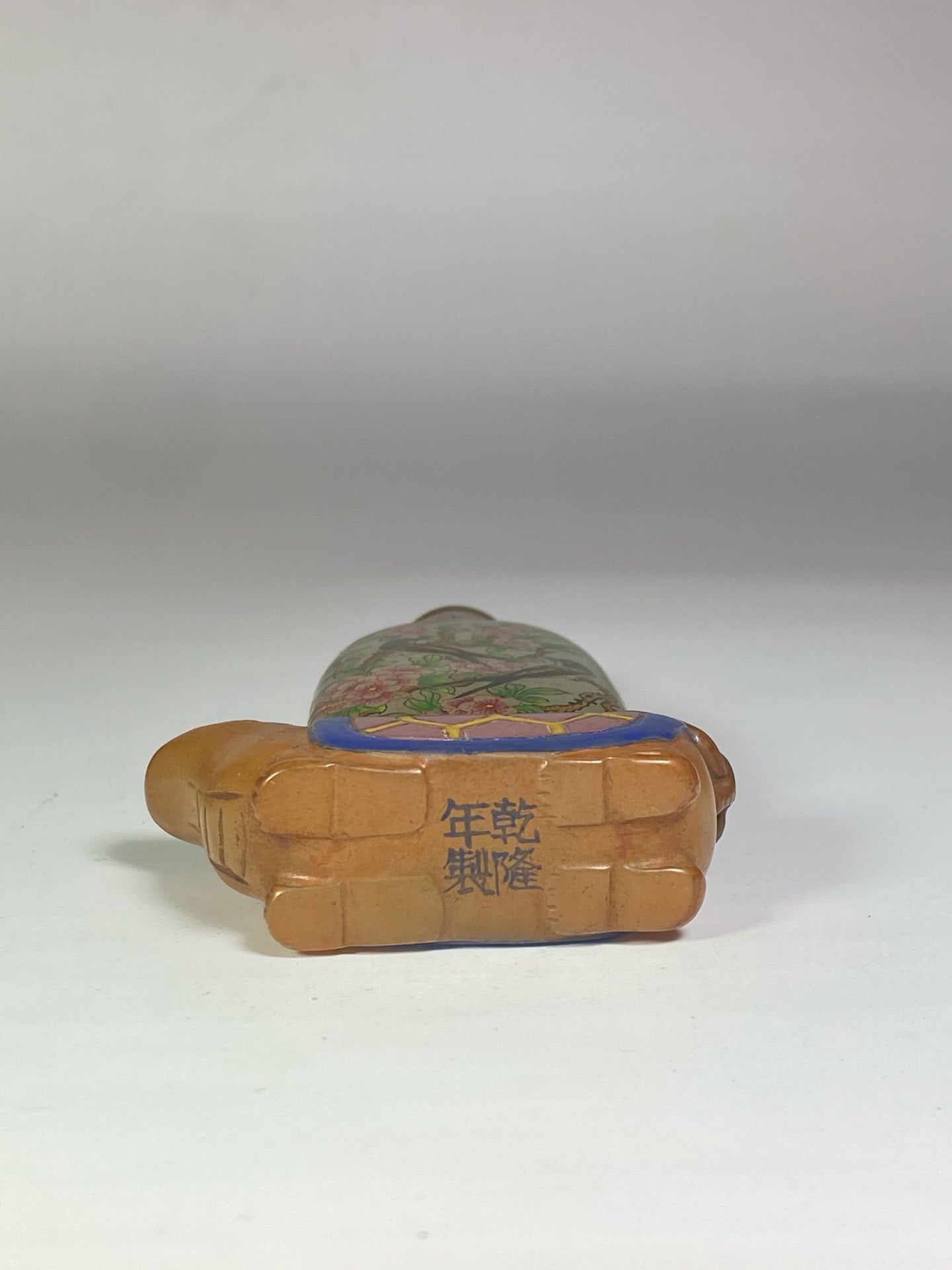 Chinese antique glass painted snuff bottle