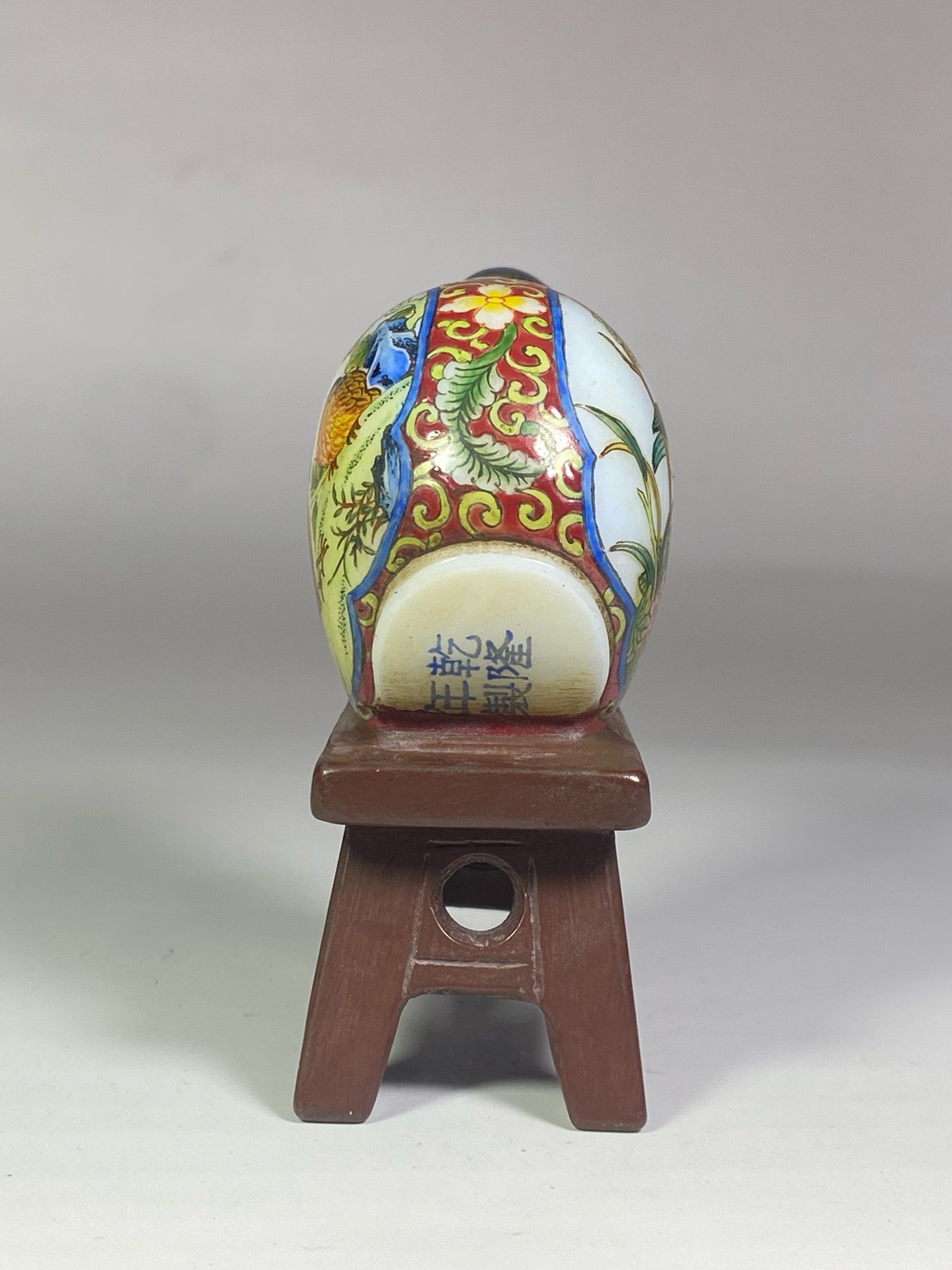 Chinese antique glazed bench with teapot shaped painting enamel snuff bottle
