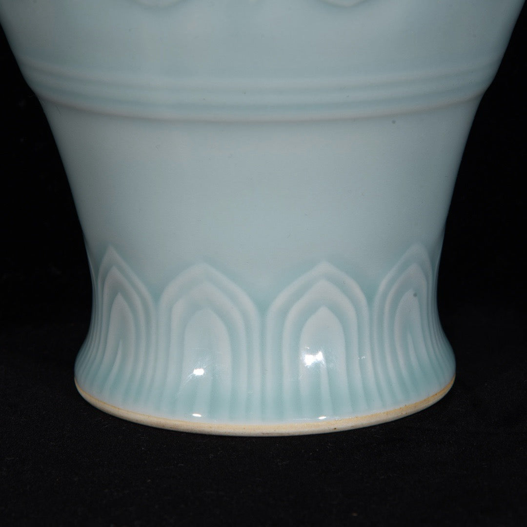 Monochrome glazed tangled branch patterned three series bottle