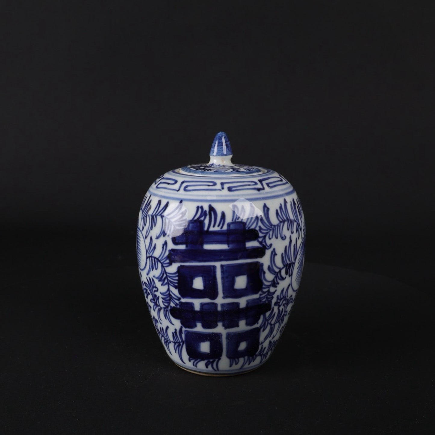 Blue and white double happiness patterned small Donggua jar