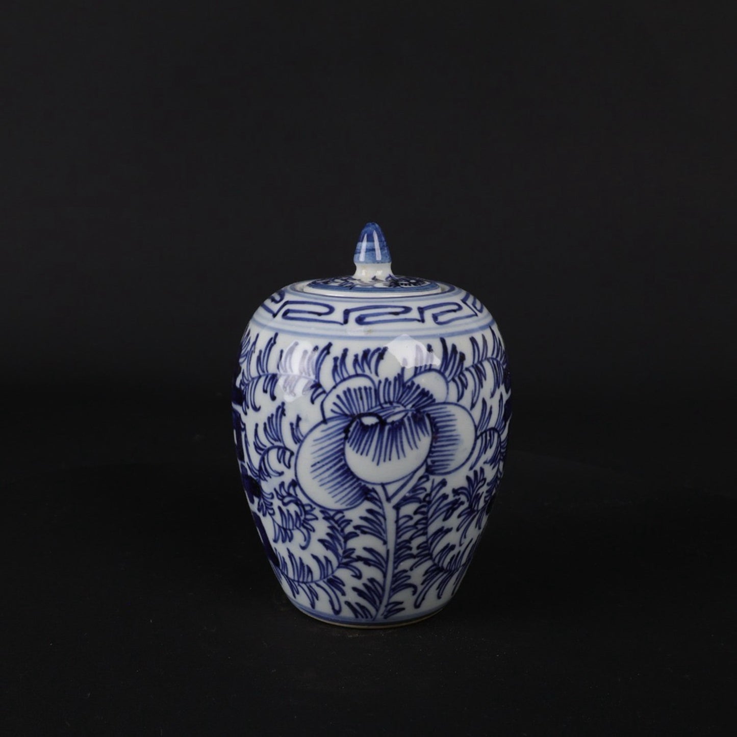 Blue and white double happiness patterned small Donggua jar