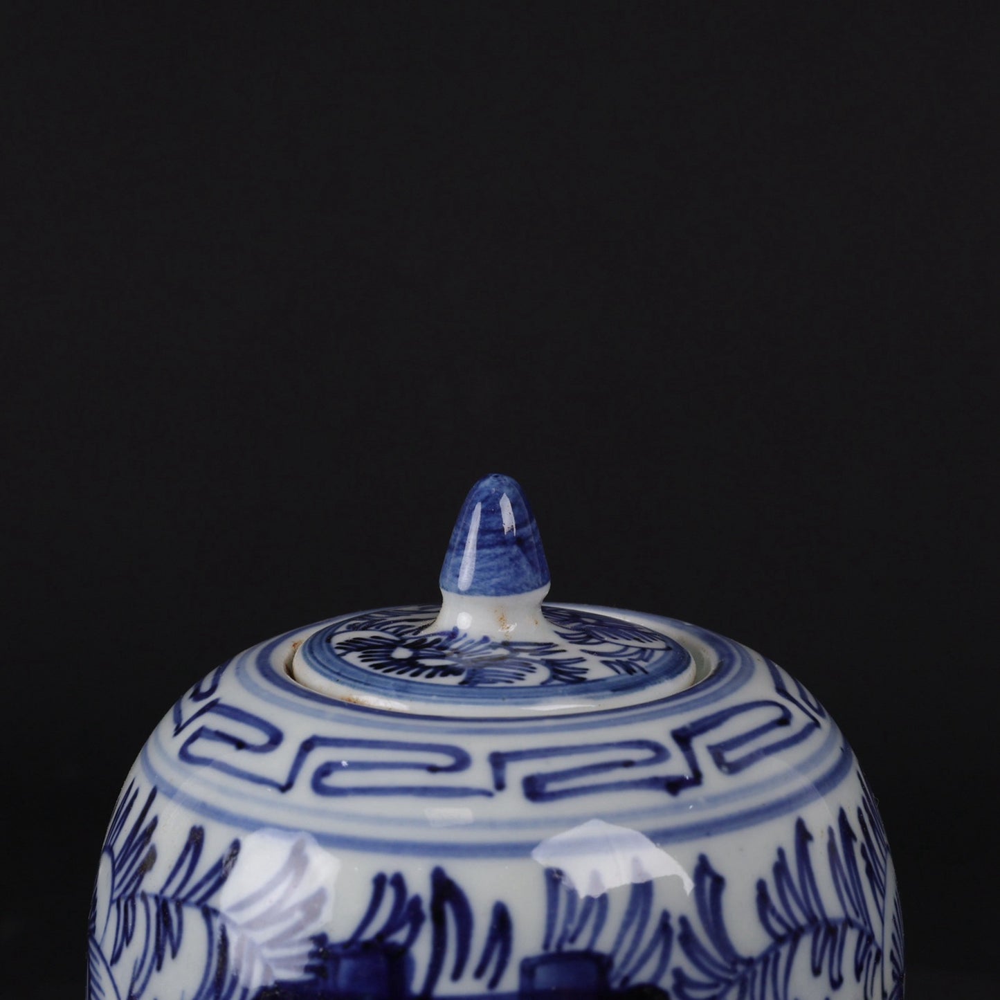 Blue and white double happiness patterned small Donggua jar