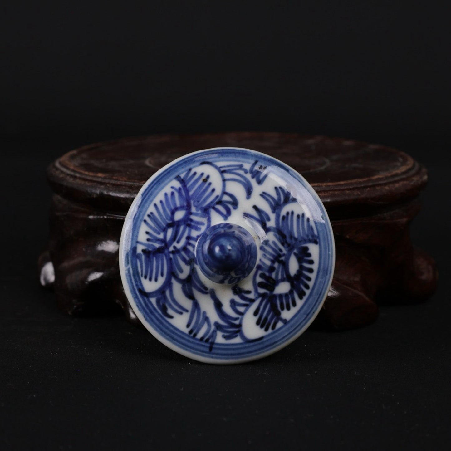 Blue and white double happiness patterned small Donggua jar