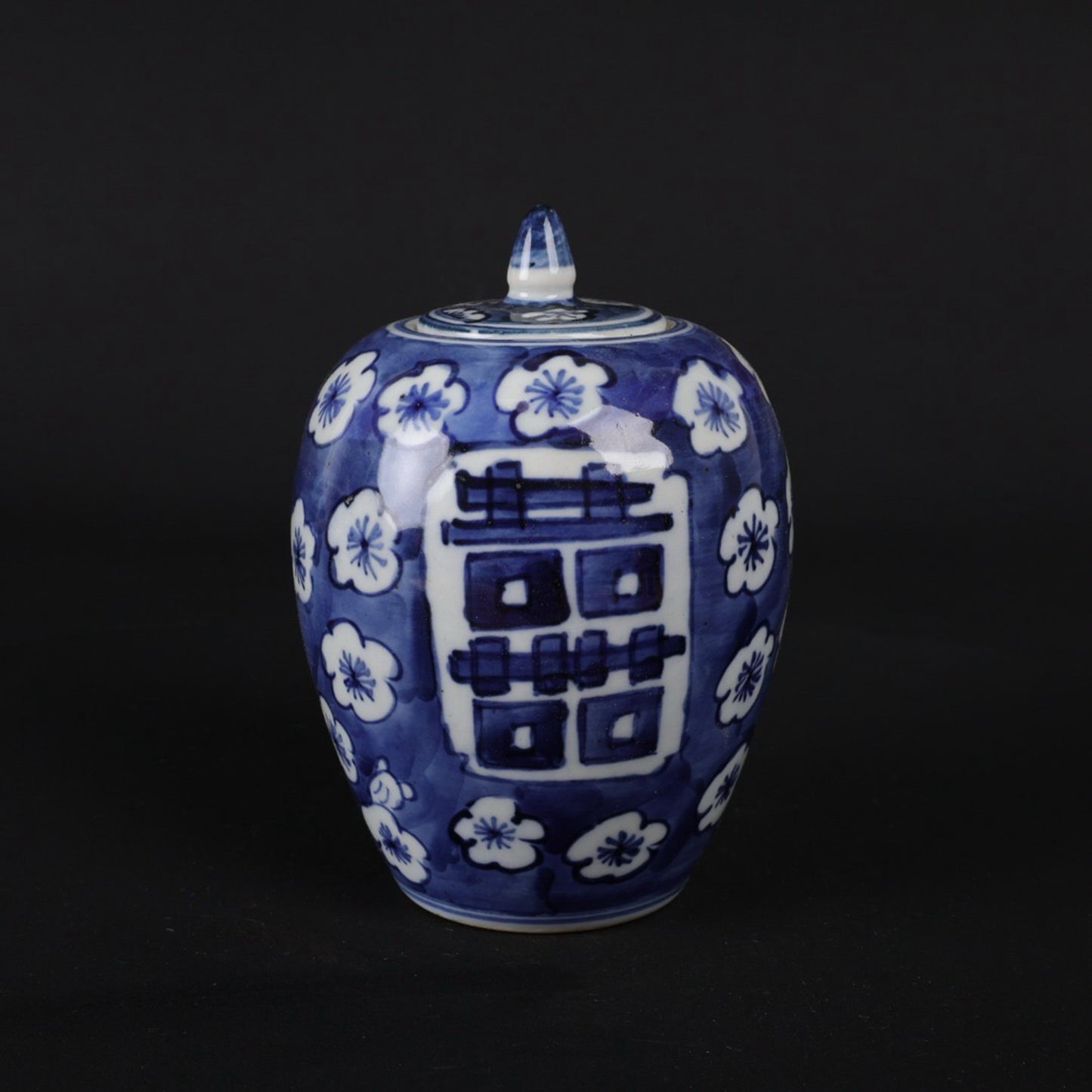 Blue and white ice plum double happiness pattern small Donggua jar