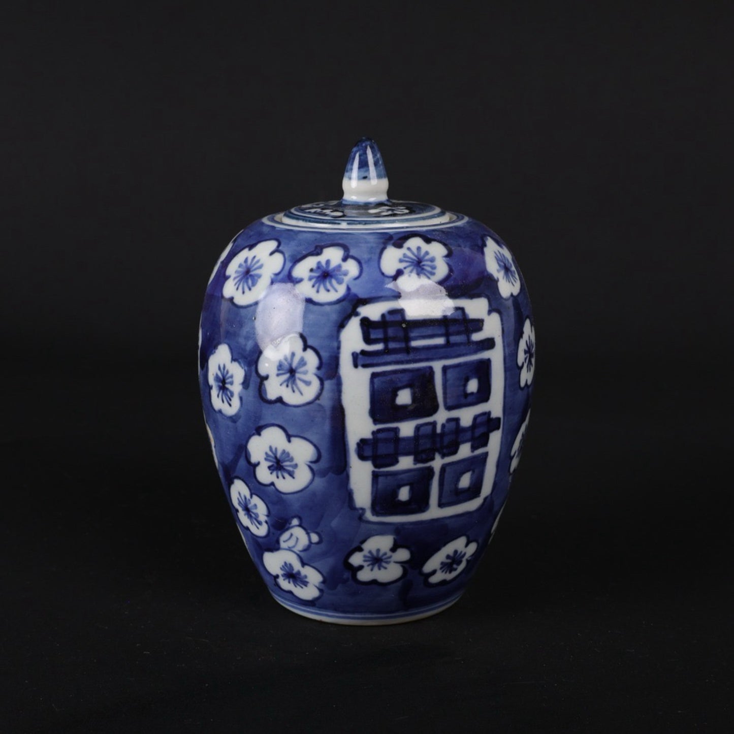 Blue and white ice plum double happiness pattern small Donggua jar