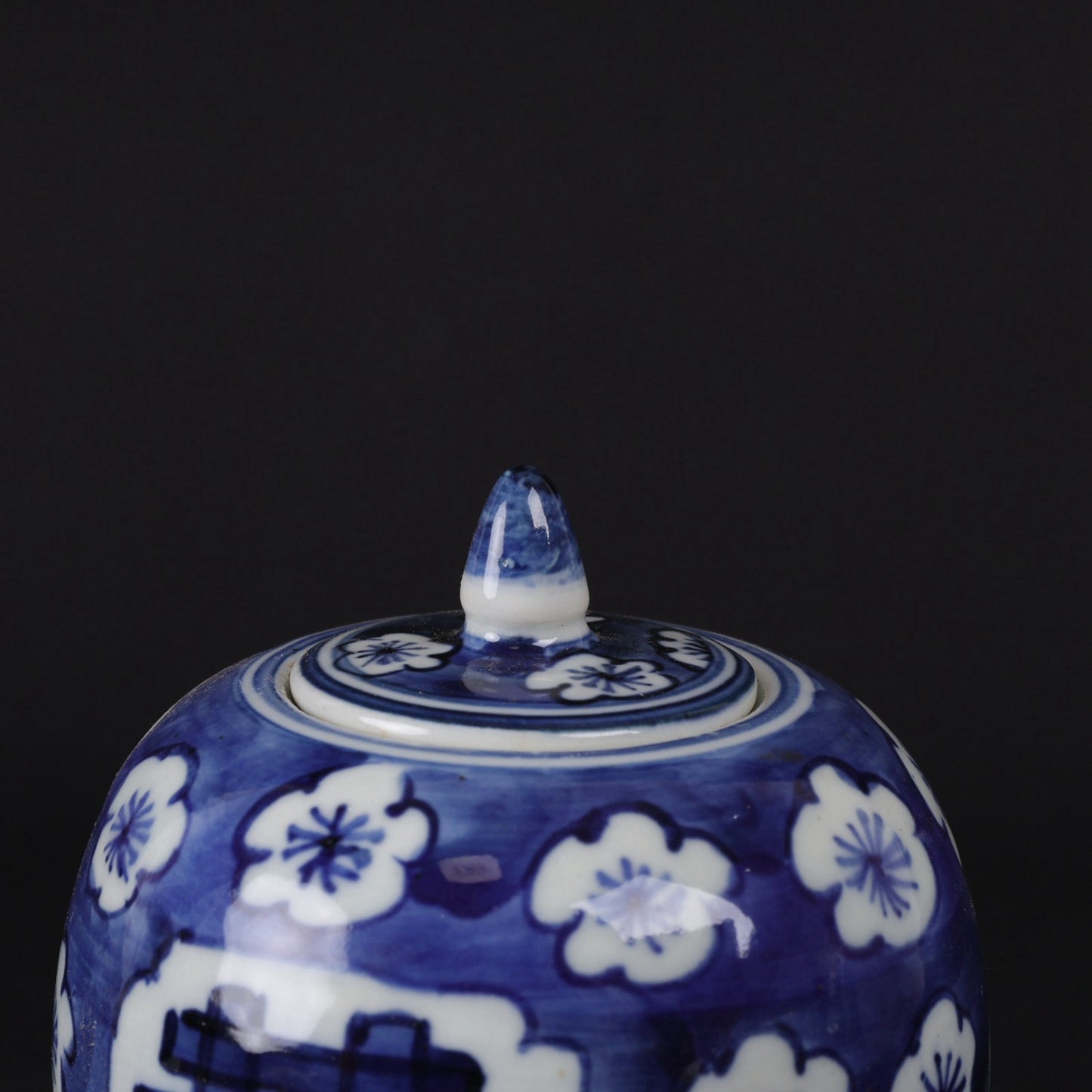 Blue and white ice plum double happiness pattern small Donggua jar