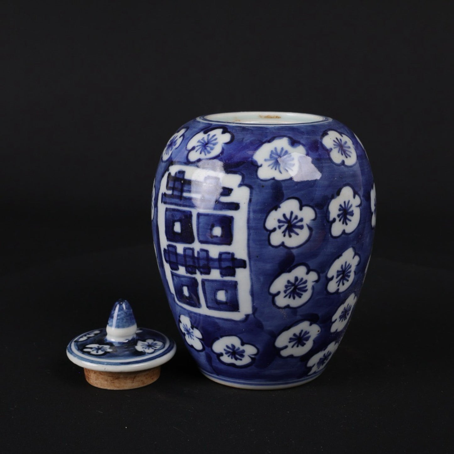 Blue and white ice plum double happiness pattern small Donggua jar