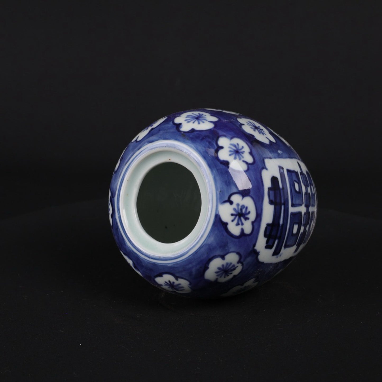 Blue and white ice plum double happiness pattern small Donggua jar