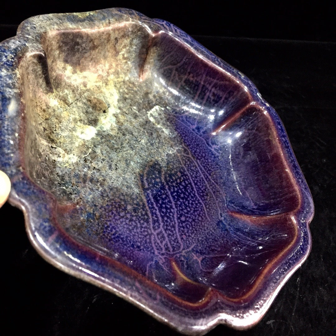 Chinese antique earthworm patterned plate