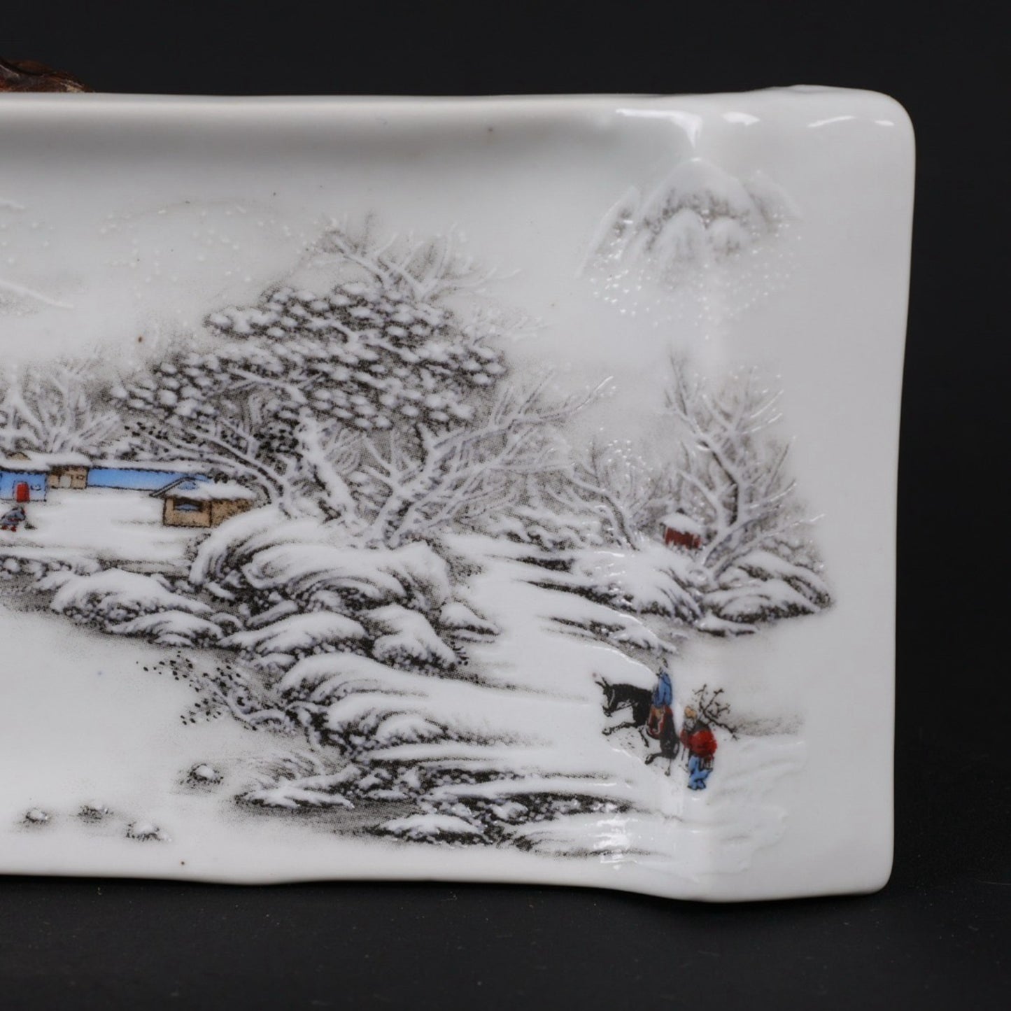 Pink snow patterned long plate