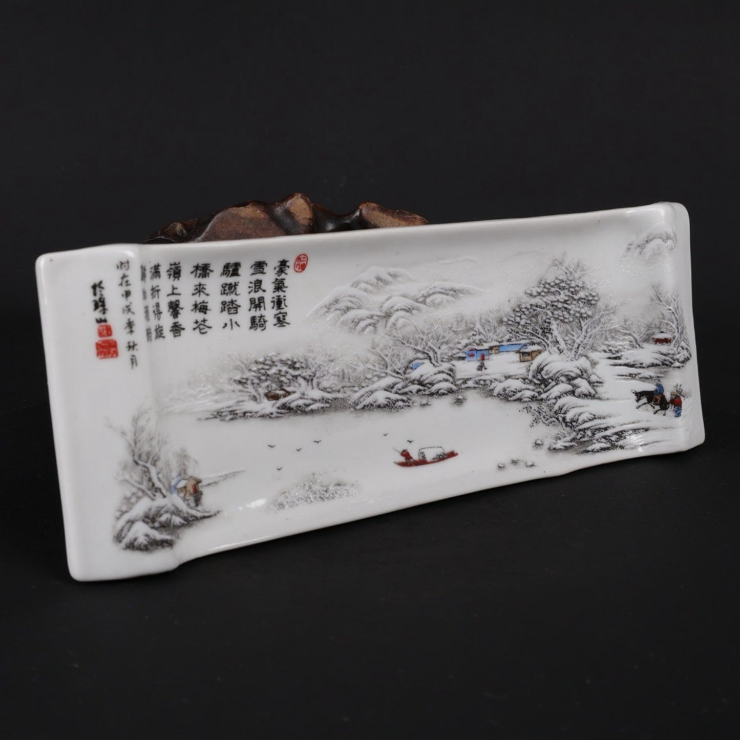 Pink snow patterned long plate