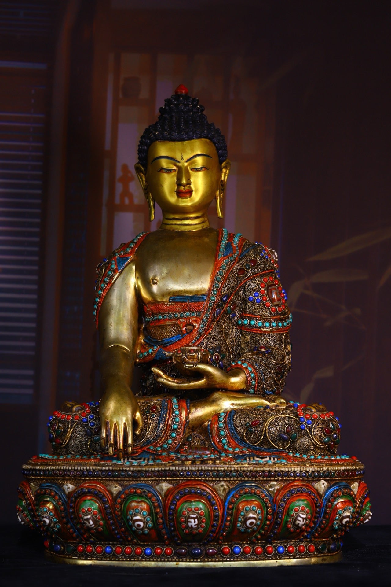Copper body pure handmade knocking on the heavenly pearl Shakyamuni Buddha
