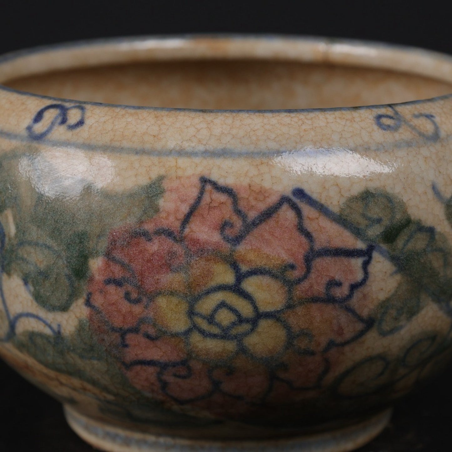 Blue and white underglaze red entangled branch lotus pattern small brush wash