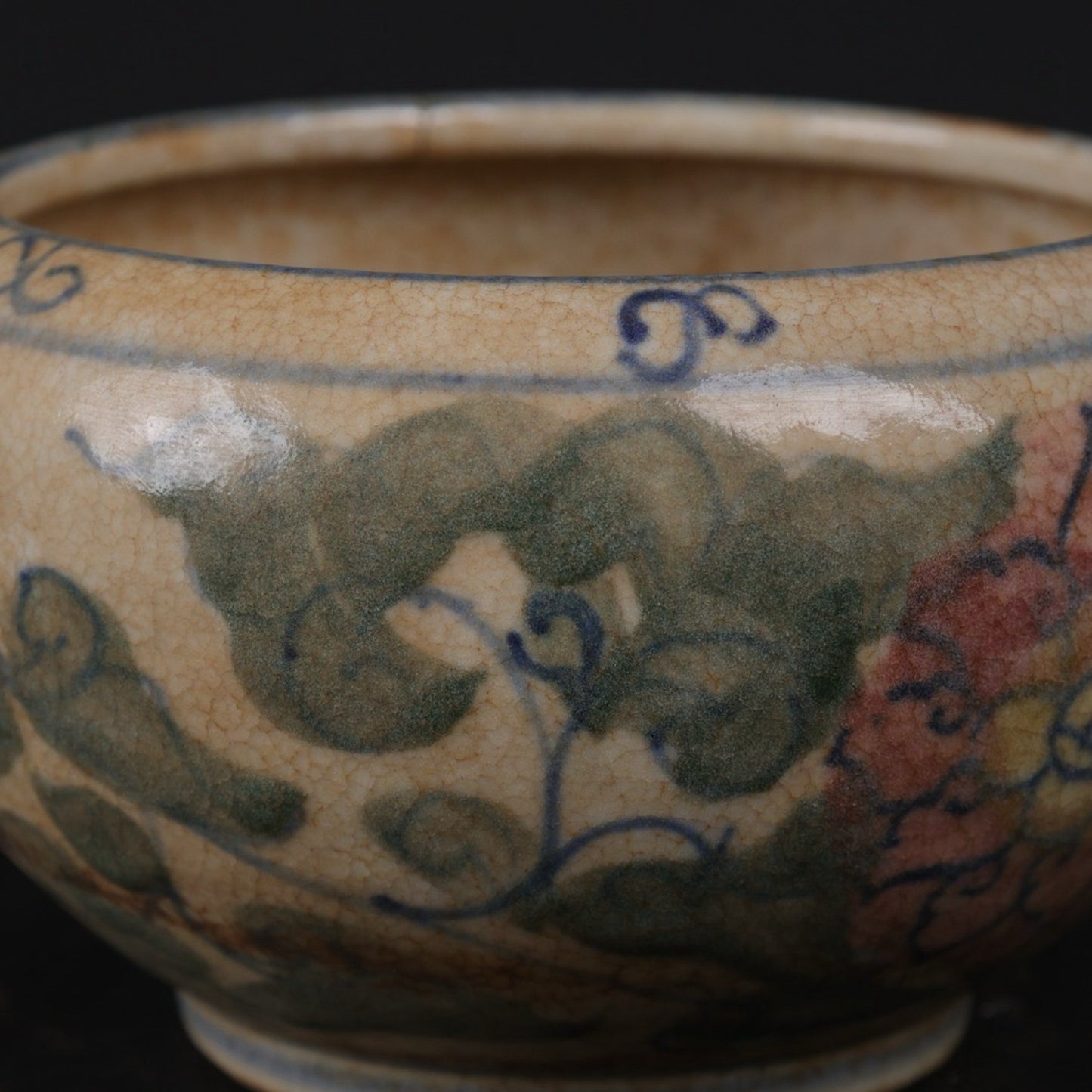 Blue and white underglaze red entangled branch lotus pattern small brush wash